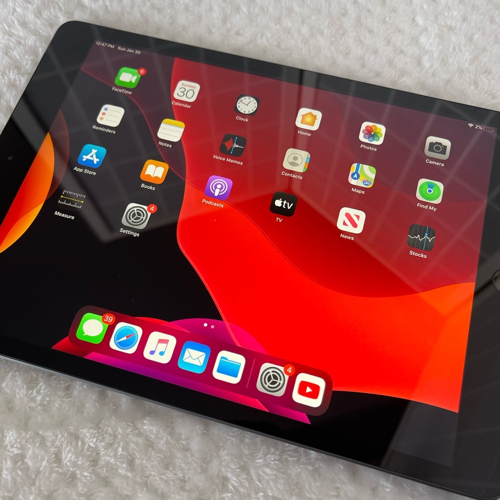 Apple iPad (7th Generation) Wi-Fi plus Cellular Like New Excellent Condition